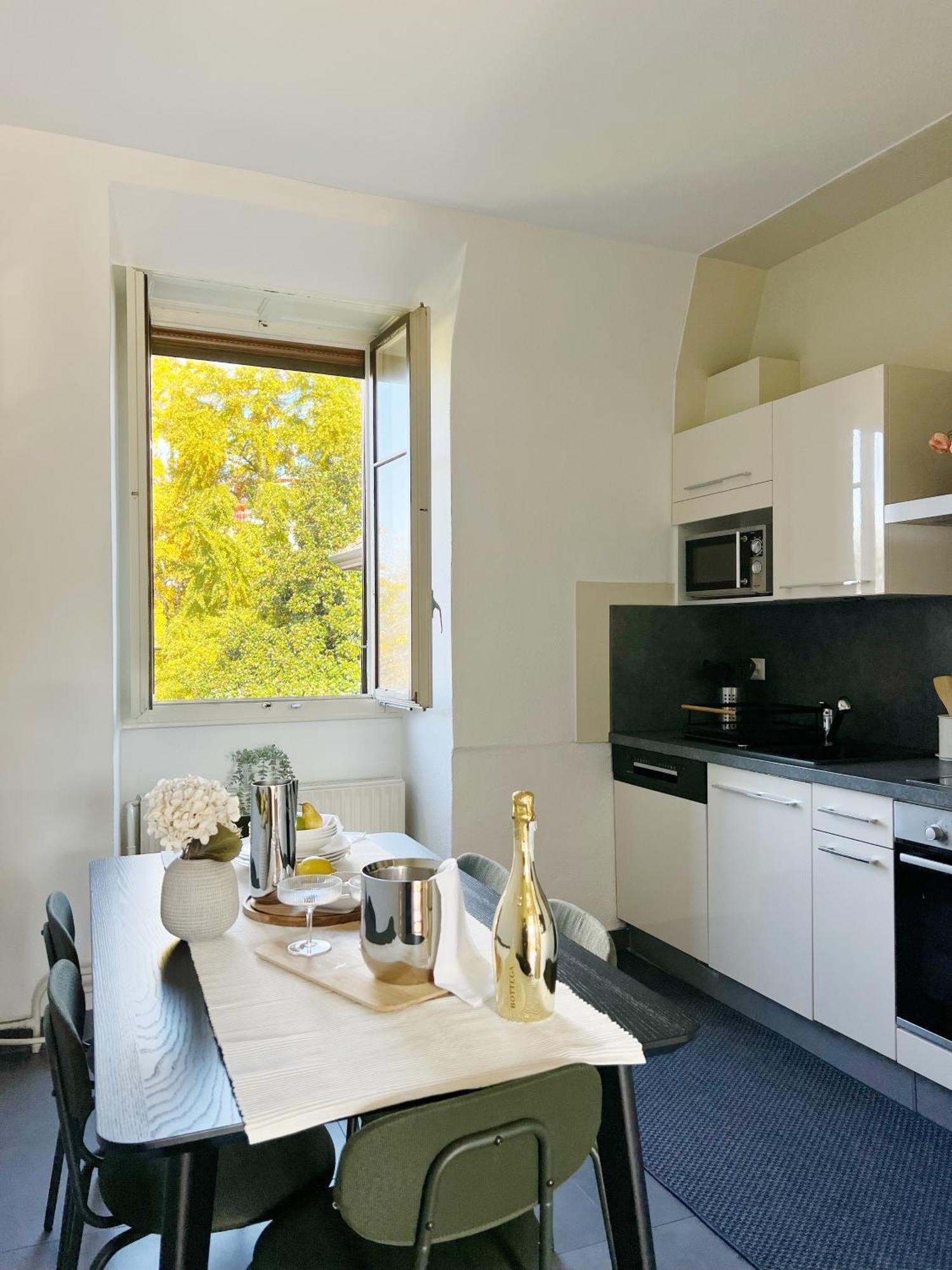 Montreux Riviera Suite Waterfront 3 Bedrooms Private Parking Buitenkant foto